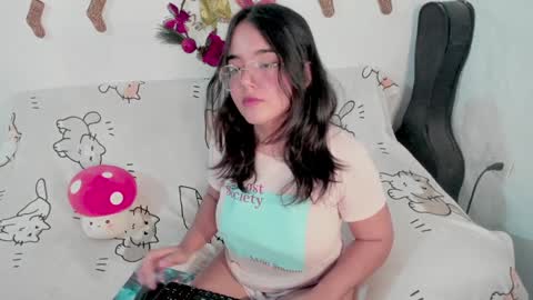 Snapshot of naoko_uwu chatting on December 14, 2024, 12:55 pm Naoko online show from December 14, 2024, 12:55 pm