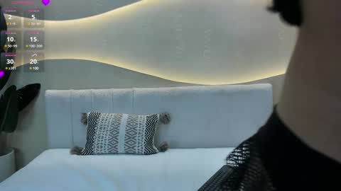 Snapshot of naomi_dasilva chatting on December 18, 2024, 7:19 pm Naomi online show from December 18, 2024, 7:19 pm