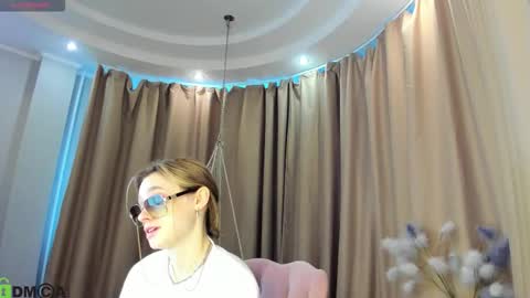 Naomi online show from September 30, 2025, 1:32 am