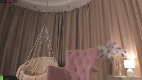 Naomi online show from October 14, 2025, 12:33 am