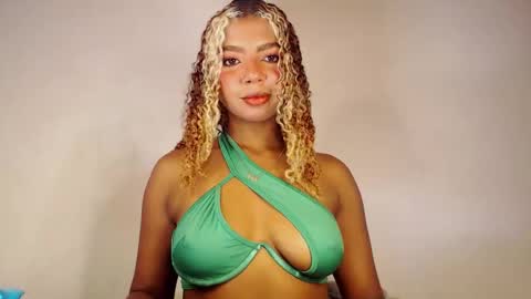 Snapshot of naomi_rider77 chatting on November 7, 2025, 5:13 pm mara Jos online show from November 7, 2025, 5:13 pm