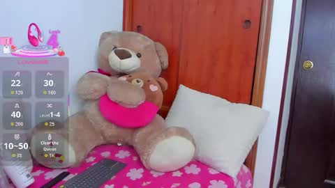 Naomi Rouse online show from October 10, 2025, 12:31 am