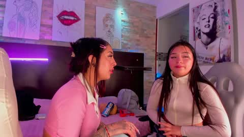 Snapshot of naomi_vallesteros chatting on December 2, 2024, 5:15 pm my main account is missnickeloo online show from December 2, 2024, 5:15 pm