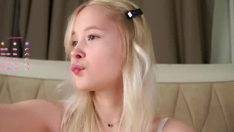 Snapshot of naomibry chatting on February 15, 2026, 2:14 pm Angel online show from February 15, 2026, 2:14 pm