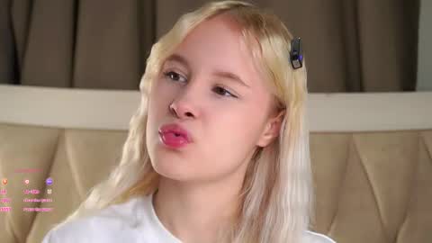 Snapshot of naomibry chatting on February 16, 2026, 1:18 pm Angel online show from February 16, 2026, 1:18 pm