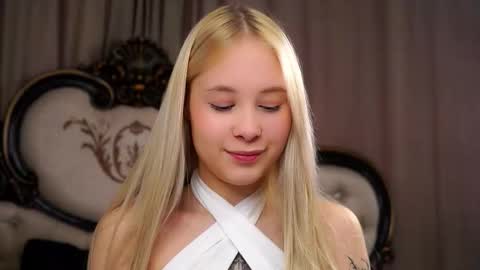 Snapshot of naomibry chatting on March 2, 2026, 2:03 am Angel online show from March 2, 2026, 2:03 am