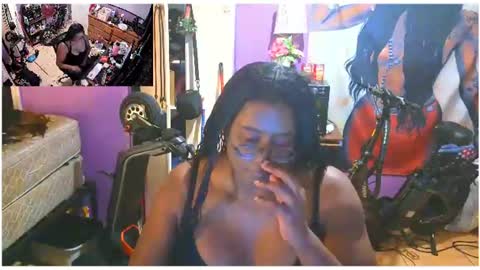 Snapshot of naomifux chatting on July 8, 2026, 12:59 am Naomi online show from July 8, 2026, 12:59 am