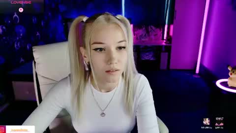 Snapshot of naomihita chatting on July 5, 2026, 10:44 am naomihita online show from July 5, 2026, 10:44 am