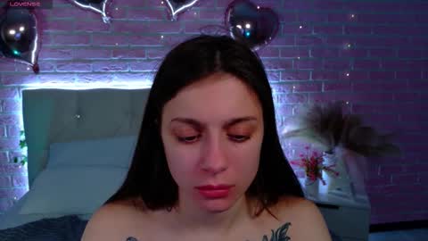 Naomi online show from November 18, 2025, 4:50 am