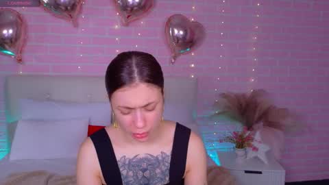 Naomi online show from November 26, 2025, 4:57 am