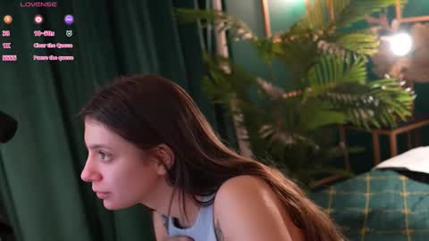 Naomi online show from December 15, 2025, 5:12 am