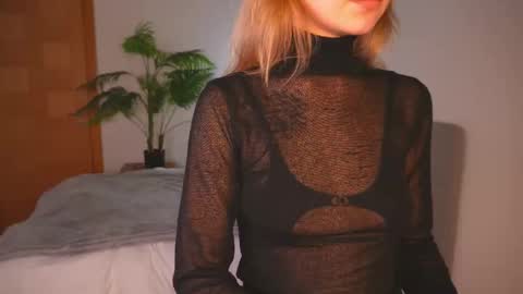 naomirosy online show from February 11, 2026, 7:19 pm