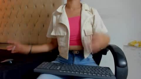 naomis_35 online show from February 4, 2026, 7:31 pm