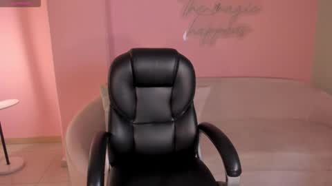 Naomi online show from October 1, 2025, 12:22 pm