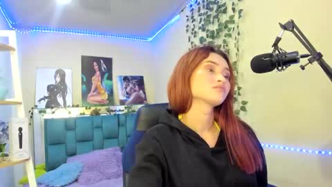 Snapshot of naomy777_ chatting on December 19, 2024, 1:50 am naomy online show from December 19, 2024, 1:50 am