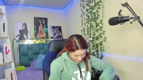 Snapshot of naomy_hot666 chatting on December 18, 2024, 2:21 am naomy online show from December 18, 2024, 2:21 am