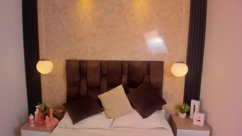 Naomy Smith online show from November 30, 2025, 7:07 pm