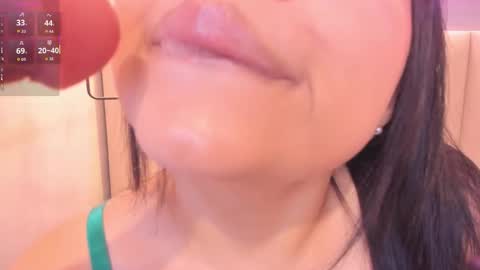 Naomy  online show from November 13, 2025, 9:58 pm