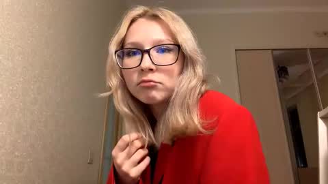 Sarah  online show from March 17, 2026, 3:48 pm