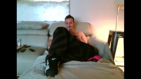 nassobout online show from October 13, 2025, 9:53 am