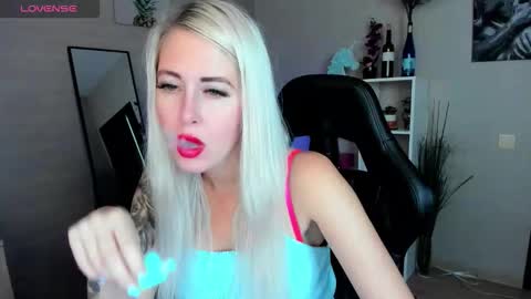 Snapshot of nastasya_cute chatting on September 15, 2025, 1:27 am Nastya online show from September 15, 2025, 1:27 am