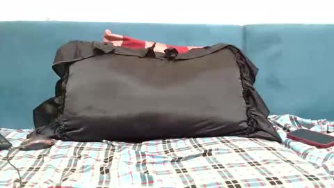 Bella online show from March 25, 2026, 8:15 pm