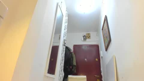 CATHERINE online show from February 10, 2026, 9:13 am