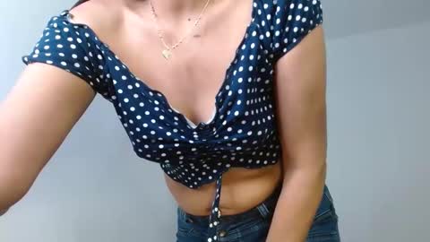Snapshot of nat4youlove chatting on February 20, 2025, 2:18 am nathalia online show from February 20, 2025, 2:18 am