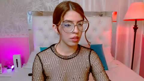   online show from September 18, 2025, 8:44 pm