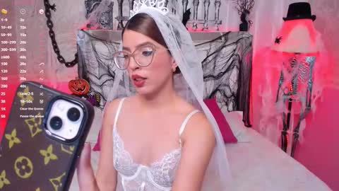   online show from October 31, 2025, 7:48 pm