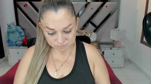 natalia5560 online show from October 7, 2025, 12:57 pm