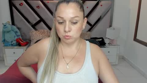 natalia5560 online show from October 16, 2025, 5:03 pm