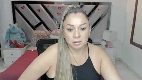 natalia5560 online show from November 1, 2025, 1:24 pm