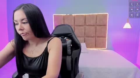 natalia_saenzz_ online show from June 24, 2026, 12:04 pm