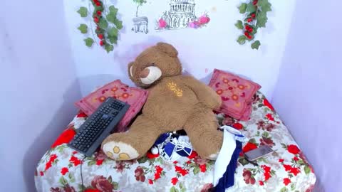 nataliaandjulliam online show from November 14, 2025, 5:28 am