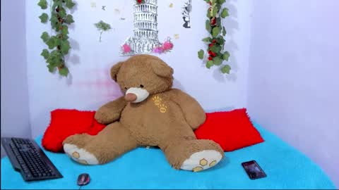 nataliaandjulliam online show from February 18, 2026, 3:57 am