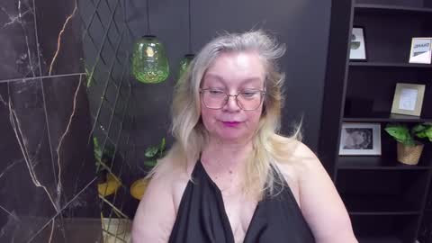 Snapshot of natalicloud chatting on December 8, 2024, 5:01 pm NataliCloud online show from December 8, 2024, 5:01 pm