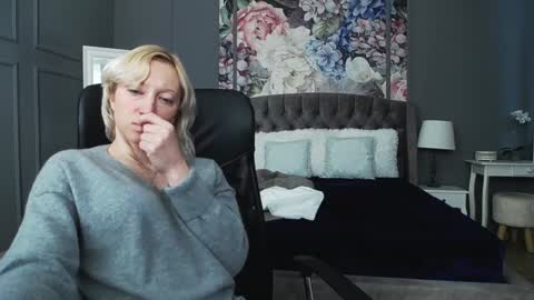 Snapshot of natalie_bitton chatting on December 5, 2024, 8:11 am Natalie online show from December 5, 2024, 8:11 am