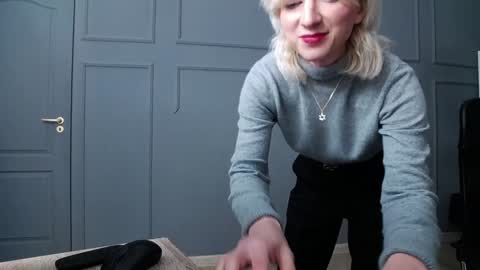 Snapshot of natalie_bitton chatting on December 7, 2024, 11:07 am Natalie online show from December 7, 2024, 11:07 am