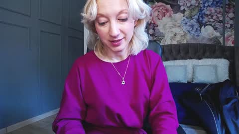 Snapshot of natalie_bitton chatting on December 17, 2024, 7:40 am Natalie online show from December 17, 2024, 7:40 am