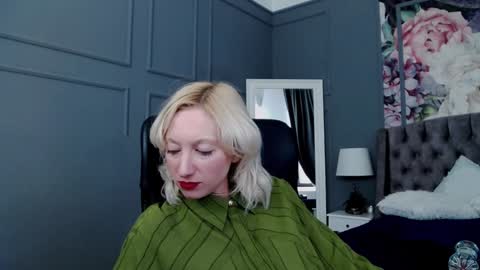 Snapshot of natalie_bitton chatting on December 30, 2024, 10:43 am Natalie online show from December 30, 2024, 10:43 am