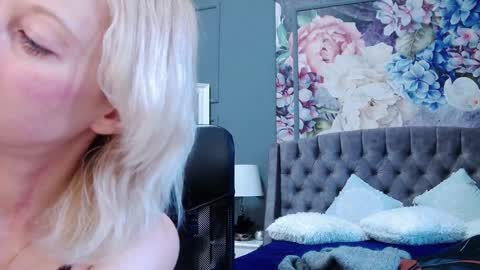Snapshot of natalie_bitton chatting on January 1, 2025, 7:41 am Natalie online show from January 1, 2025, 7:41 am