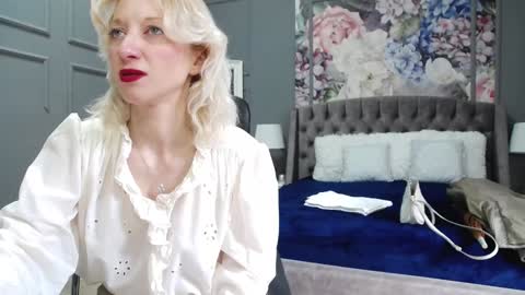 Snapshot of natalie_bitton chatting on January 10, 2025, 7:46 am Natalie online show from January 10, 2025, 7:46 am