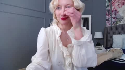 Snapshot of natalie_bitton chatting on January 10, 2025, 1:52 pm Natalie online show from January 10, 2025, 1:52 pm