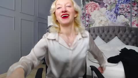 Snapshot of natalie_bitton chatting on January 20, 2025, 8:41 am Natalie online show from January 20, 2025, 8:41 am