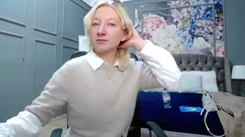 Snapshot of natalie_bitton chatting on January 23, 2025, 7:54 am Natalie online show from January 23, 2025, 7:54 am