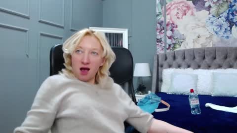 Snapshot of natalie_bitton chatting on January 23, 2025, 11:04 am Natalie online show from January 23, 2025, 11:04 am