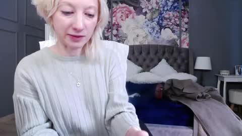 Snapshot of natalie_bitton chatting on February 9, 2025, 6:54 am Natalie online show from February 9, 2025, 6:54 am