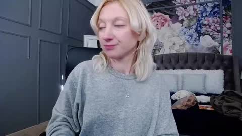 Snapshot of natalie_bitton chatting on February 11, 2025, 8:05 am Natalie online show from February 11, 2025, 8:05 am