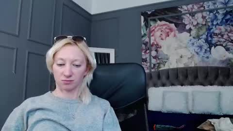 Snapshot of natalie_bitton chatting on February 11, 2025, 2:13 pm Natalie online show from February 11, 2025, 2:13 pm